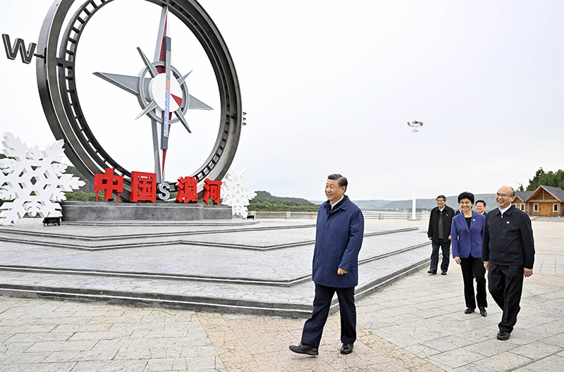 9月6日至8日，中共中央總書記、國(guó)家主席、中央軍委主席習(xí)近平在黑龍江考察。這是6日下午，習(xí)近平在大興安嶺地區(qū)漠河市北極村考察。